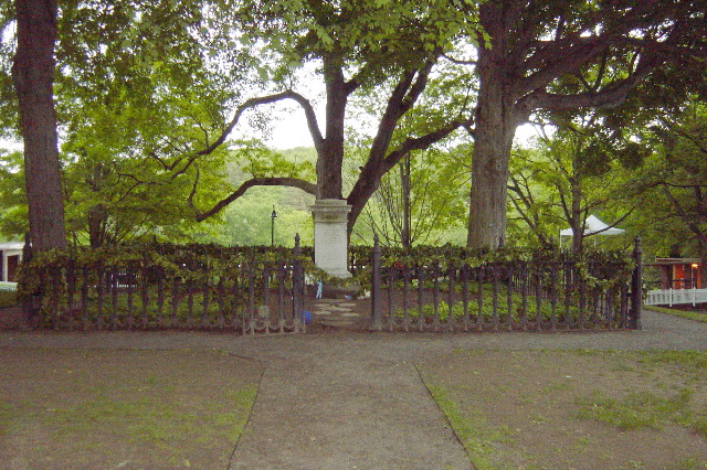 Mary Lyon's grave w/ laurel chain